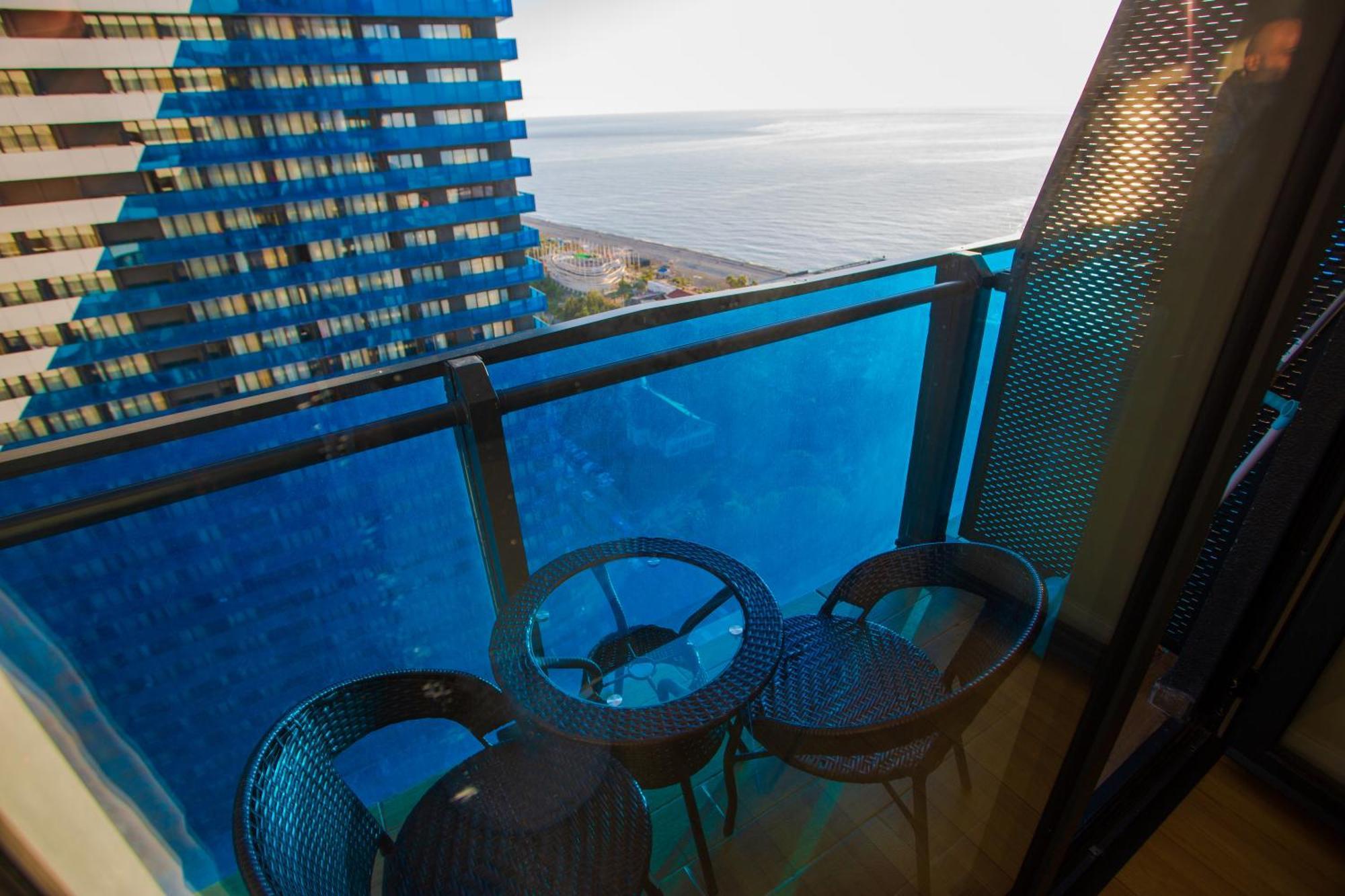 Best Location Apartments In バトゥーミ エクステリア 写真